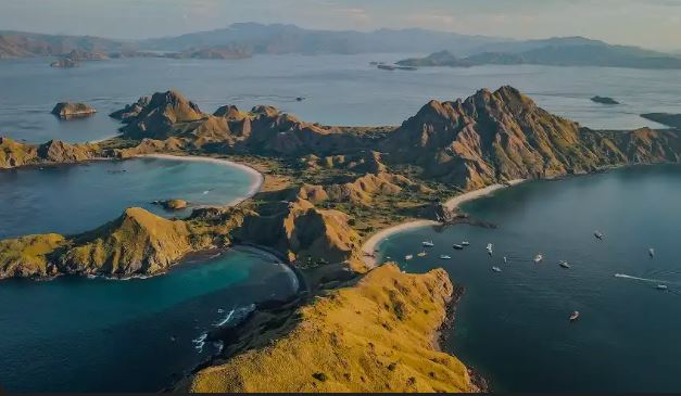 Labuan Bajo: Gerbang Komodo dan Surga di Ujung Barat Flores