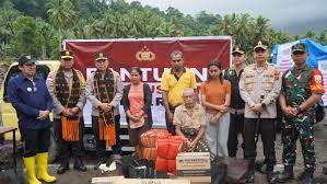 Korban Banjir Nagekeo: Kapolri Berikan Bantuan Makanan, Kasur Hingga Genset Tiba