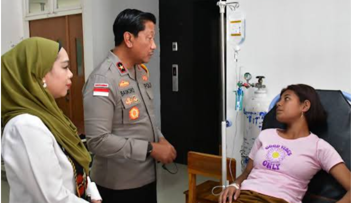 Wakapolda NTT Tinjau Langsung Kondisi Siswa SMPN 8 Kupang yang Diduga Keracunan Makanan