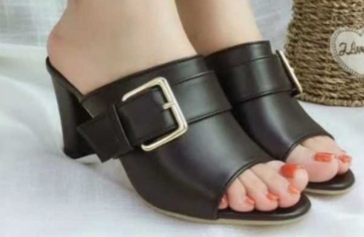 Jenis Sepatu yang Pantang Dipakai di Pesawat