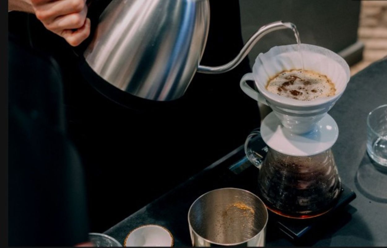 Menyeduh Kopi dengan Metode V60, Ngopi ala Kafe di Rumah