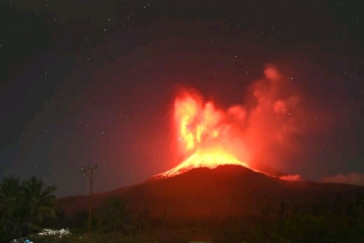 Gunung Lewotobi Laki-laki Meletus Lagi, Warga Diimbau Waspada