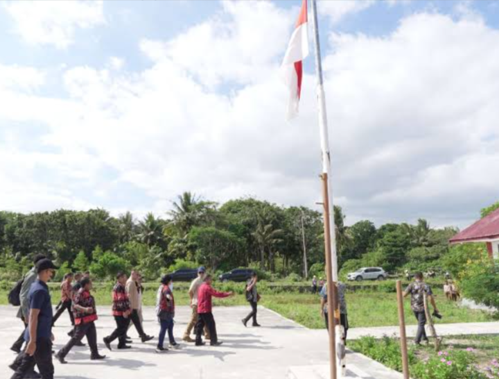 Mentrans Rehabilitasi Sekolah dan Toilet Kawasan Transmigrasi NTT