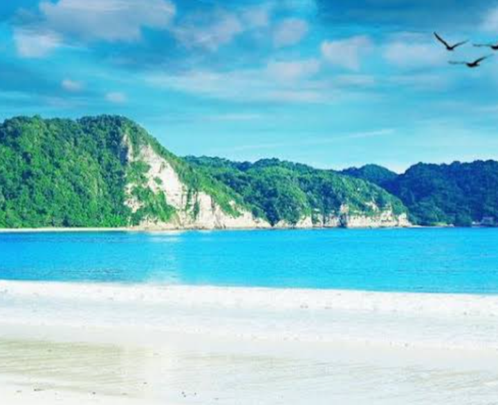 Keindahan Pantai Belum Terjamah di Sumba Timur