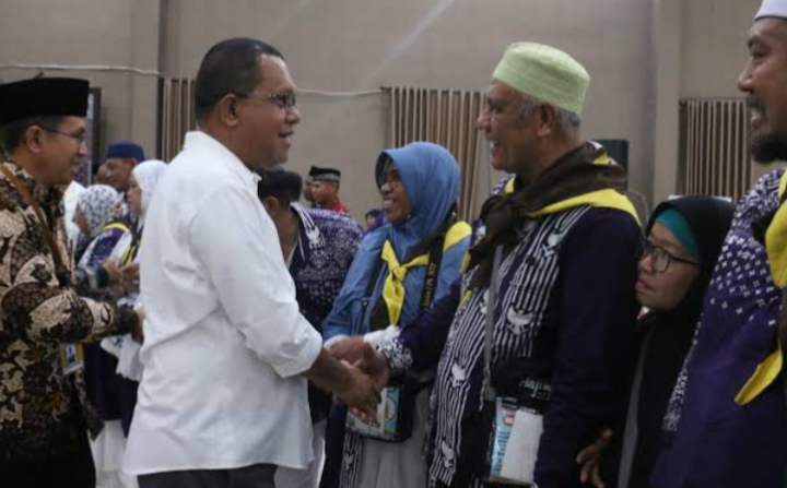 Gubernur NTT Sambut Kedatangan 612 Jemaah Haji