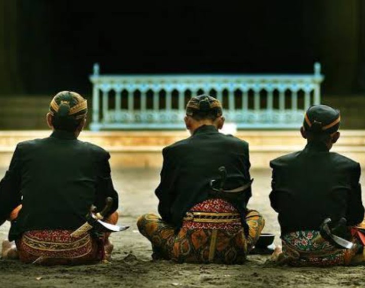 Jangan Menyapu di Malam Hari? Ini Mitos Menurut Kepercayaan Jawa