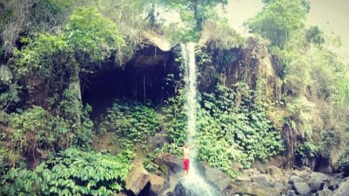 Wisata Air Terjun ajaib NTT di Kawasan Hutan yang masih Terjaga