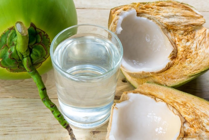 Manfaat Air Kelapa Muda untuk Kesehatan Tubuh