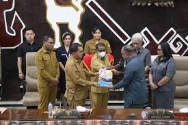 Gubernur NTT Serahkan Rancangan Perubahan APBD NTT Tahun 2025,Tak cuma Penyesuaian Angka