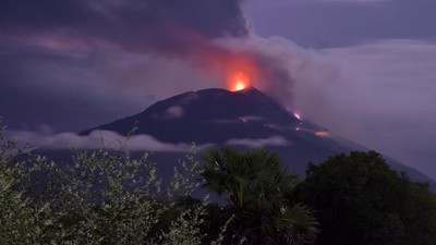 Mengenal Letak Geografis Gunung Ili Lewotolok, Gunung Api Aktif di Pulau Lembata, NTT