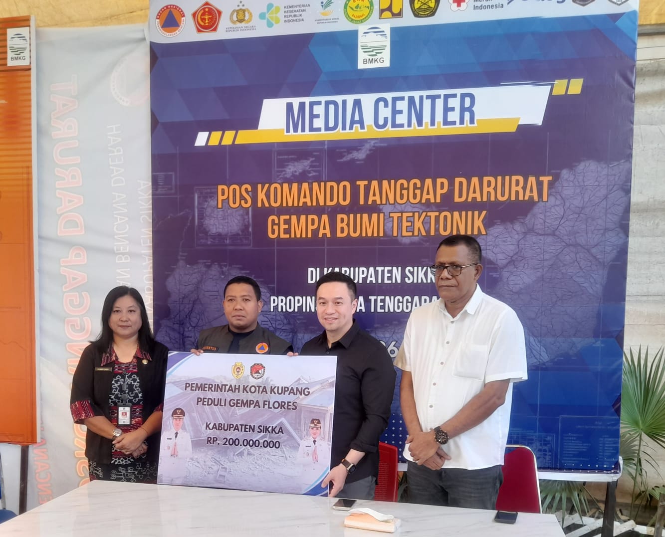 Bantu Korban Gempa Sikka, Pemkot Kupang Kirim Rp200 Juta dan 500 Paket Sembako
