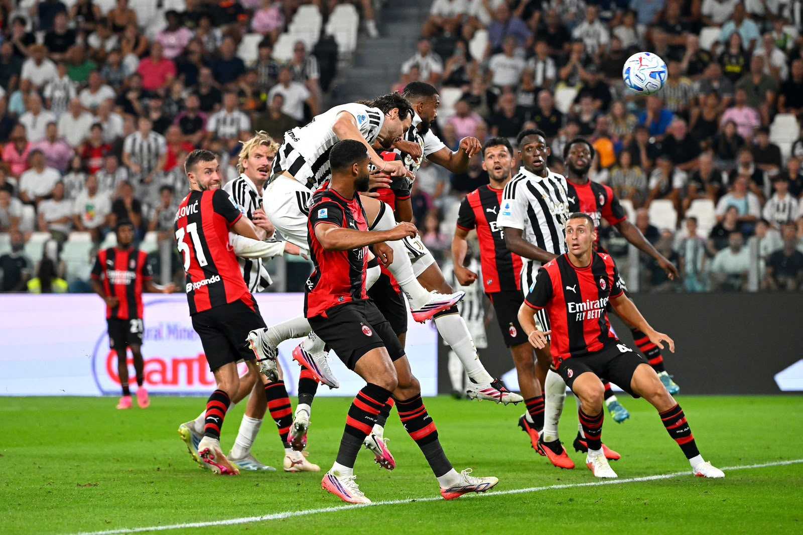 Juventus Selamat dari Kekalahan, Gol Federico Gatti Menit Akhir Paksa AC Milan Imbang 1-1