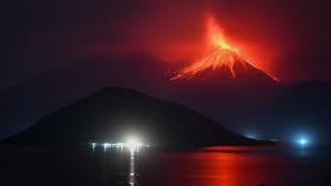 Gunung Lewotobi Laki-laki Erupsi 4 Kali dalam Enam Jam