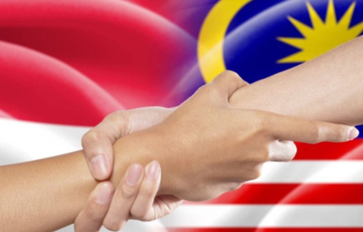 Warga Malaysia Kibarkan Bendera Merah-Putih, Ada apa? 