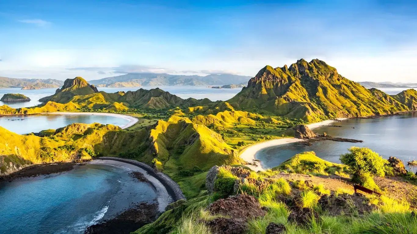Pulau Padar, Jurnalis Travel and Leisure Ungkap Pantai Terbaik