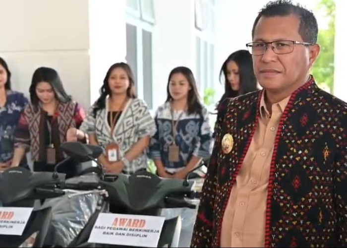 Pemkab Kupang, Beri Motor dan Laptop untuk Pegawai Berdedikasi Tinggi 