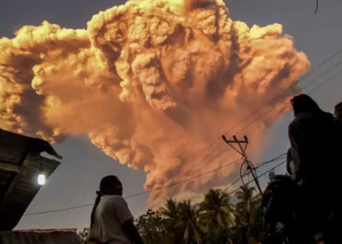 Sejumlah Rute Penerbangan di NTT Dibatalkan, Efek Erupsi Lewotobi