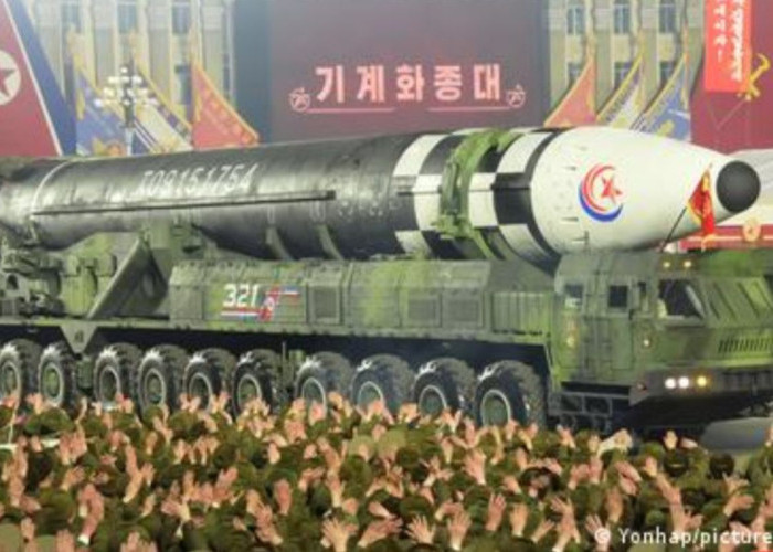 Waspada, Kim Jong Un Tingkatkan Produksi Rudal dan Amunisi