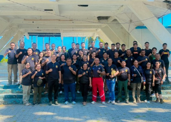 Bersihkan Pantai Lasiana, Satpol PP NTT Perkuat Dukungan terhadap Sektor Pariwisata