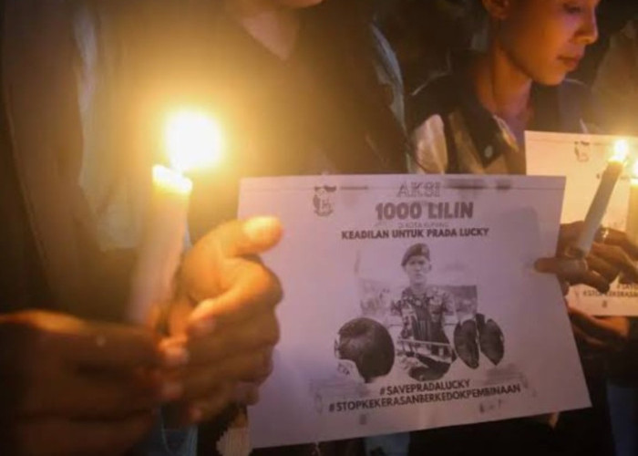 'Untuk Keadilan', Mahasiswa PMKRI Kupang Gelar 1000 Lilin