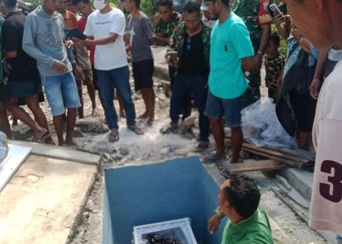Keluarga Bongkar Makam Pria Rote Gara-gara Peti Jenazah Diisi Batu dan Uang