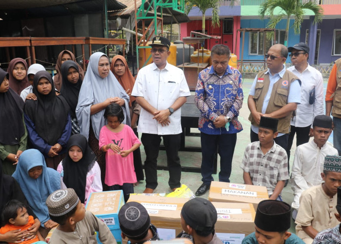 Gempa Flores, Gubernur Melki Cek Kondisi Pesantren dan Salurkan Bantuan di Ende