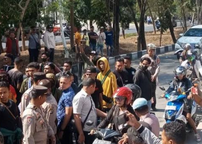 Mahasiswa Turun Aksi di Demo Kupang, Lalu Lintas Mengeluh