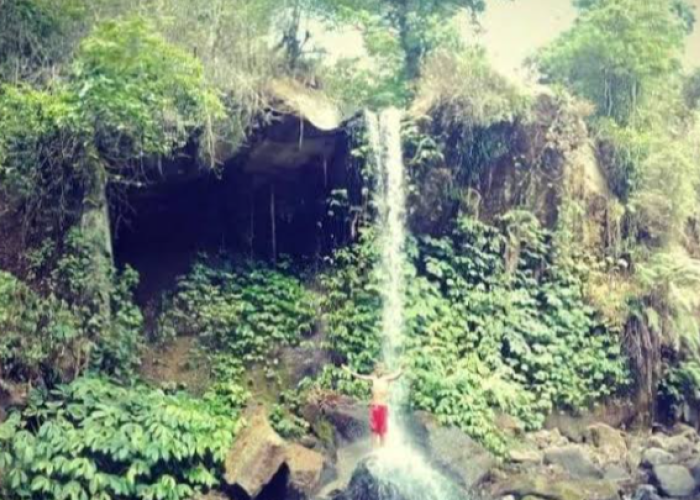 Wisata Air Terjun ajaib NTT di Kawasan Hutan yang masih Terjaga