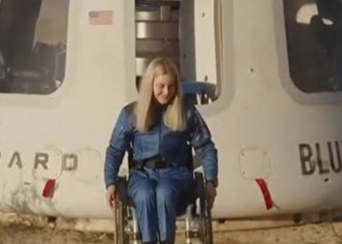 Blue Origin Bawa Penumpang Berkursi Roda Pertama ke Antariksa