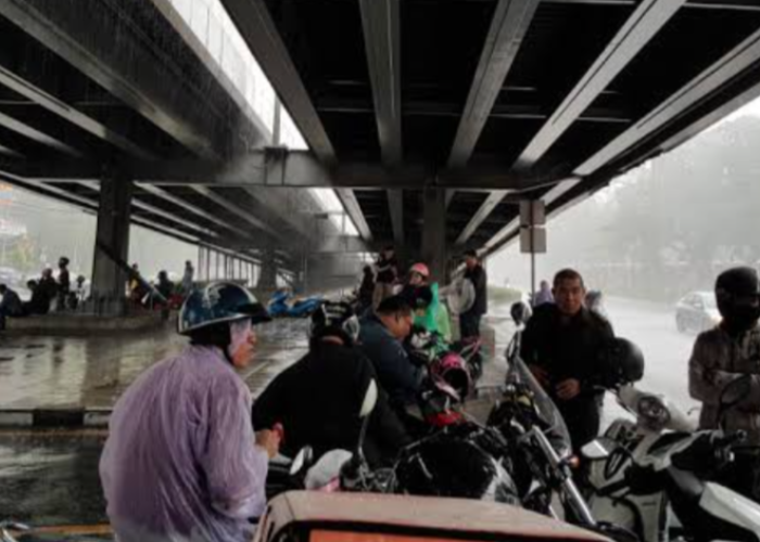 Awas, Berteduh saat Hujan di bawah Flyover bisa Kuras Saldo ATM