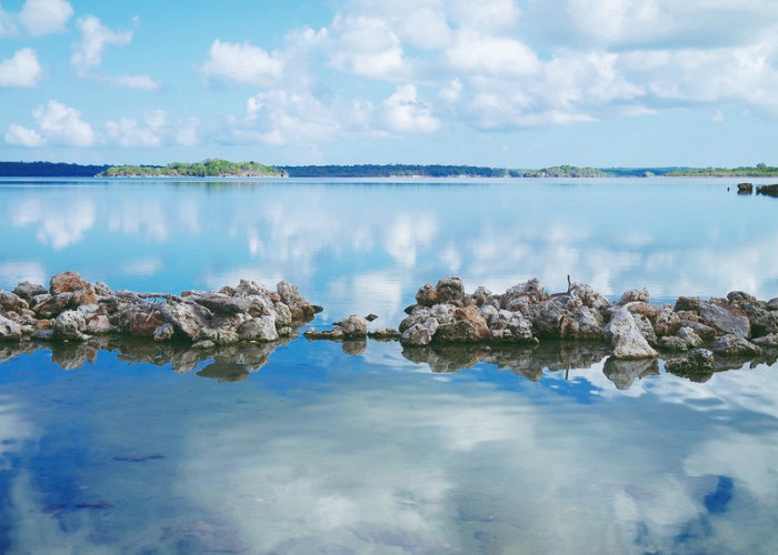 Danau Laut Mati di Rote: Ragam Keunikan di Ujung Selatan Indonesia