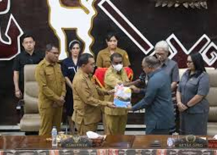 Gubernur NTT Serahkan Rancangan Perubahan APBD NTT Tahun 2025,Tak cuma Penyesuaian Angka