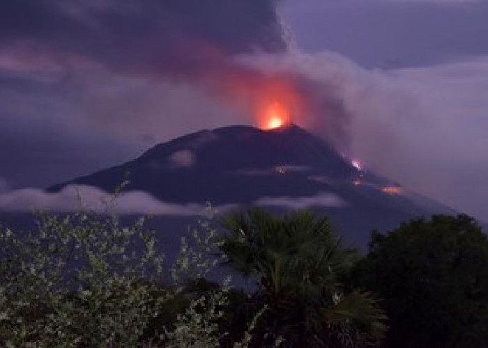 Mengenal Letak Geografis Gunung Ili Lewotolok, Gunung Api Aktif di Pulau Lembata, NTT