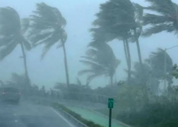Peringatan BMKG Waspada Hujan Lebat Disertai Angin Kencang di Flores NTT