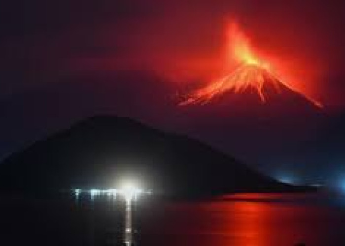 Gunung Lewotobi Laki-laki Erupsi 4 Kali dalam Enam Jam