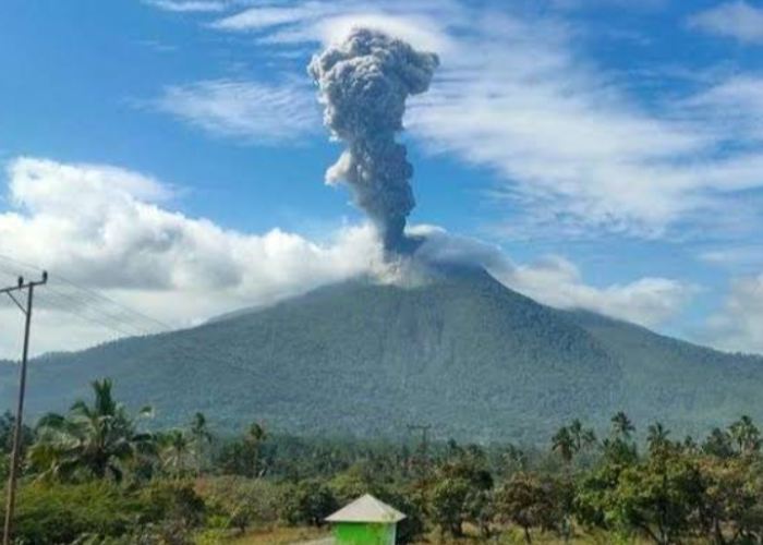 Gunung Lewotobi Meletus 13 Kali, Dentuman Keras Terdengar hingga Larantuka