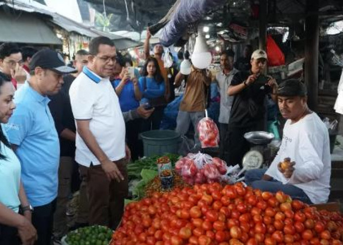 Gubernur NTT Blusukan ke Pasar Kasih, Pastikan Harga Pangan Stabil dan Aktivitas Perdagangan Lancar